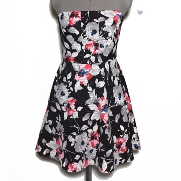Express skater dress- size 2. - Picture 1 of 6